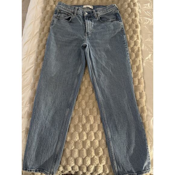 Abercrombie & Fitch Denim - Abercrombie & Fitch ‘90s Straight Ultra High Rise Jeans Light Wash Size 29
